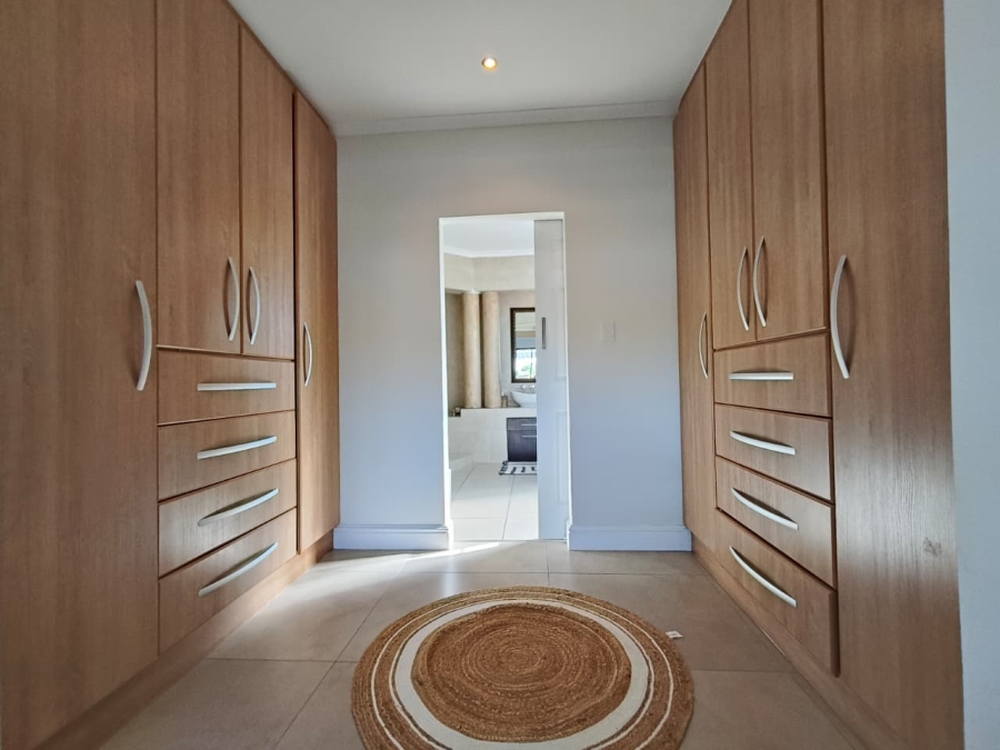 5 Bedroom Property for Sale in Marina Martinique Eastern Cape